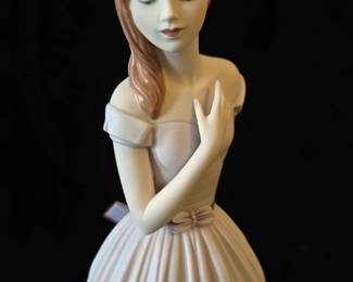 Lladro Figurine Collection Annual Piece 2019
