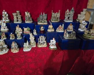 Large David Winter Cottage/ Castle Collection