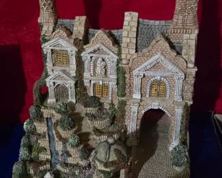 Large David Winter Cottage/ Castle Collection