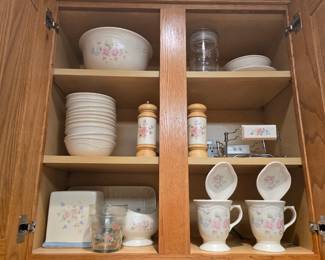 Massive 135+ Piece Pfaltzgraff Tea Rose Collection