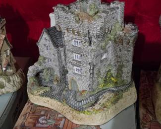 Large David Winter Cottage/ Castle Collection