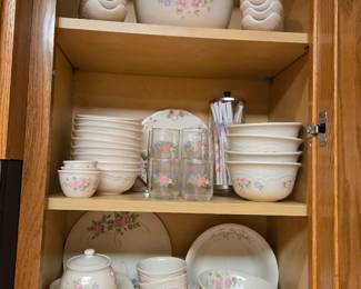 Massive 135+ Piece Pfaltzgraff Tea Rose Collection