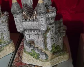 Large David Winter Cottage/ Castle Collection