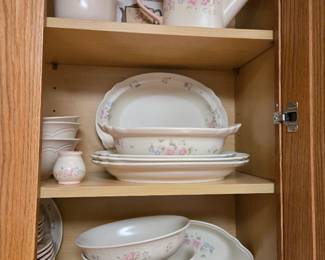 Massive 135+ Piece Pfaltzgraff Tea Rose Collection