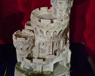 Large David Winter Cottage/ Castle Collection