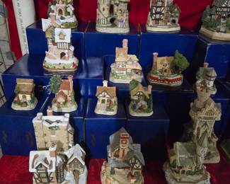 Large David Winter Cottage/ Castle Collection