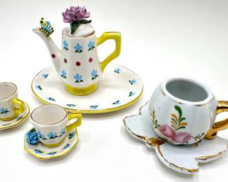New Children's Mini Floral Tea Set & Cup & Saucer Set With Gold Accents Lot #: 94