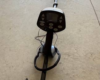 Discovery 3300 Metal Detector