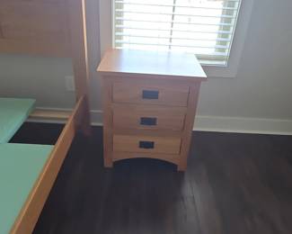 Mission Style Oak ThreeDrawer Nightstand