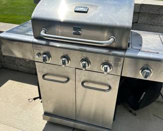 Available for pre sale grill $80 needs cleaning 