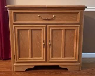  05 Stanley Furniture Wood Flip Top Sideboard