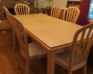 Table with 6 Chairs, Tablecloths and Table Pads