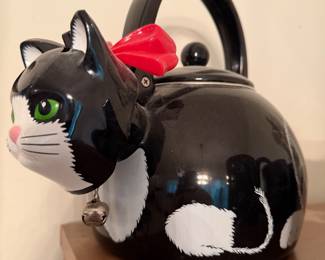 vintage 1995 Via Ancona cat-shaped whistling tea kettle