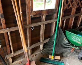 Outdoor Shovels 
