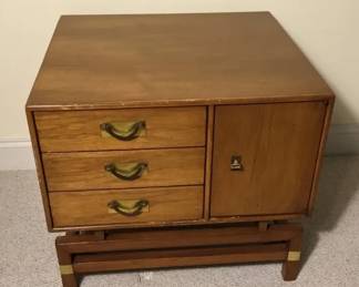 HICKORY TungSi Side Table