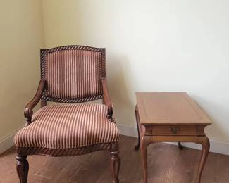Traditional Accent Chair  Table