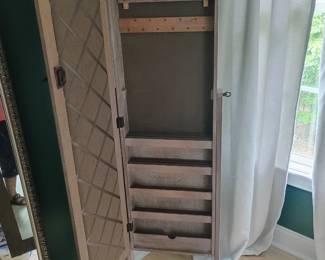 Jewelry cabinet 