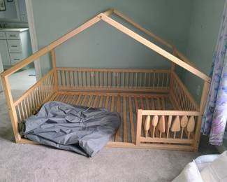 Simre kids Montessori house floor bed