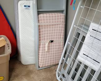 Not a complete bed so selling pieces separately 