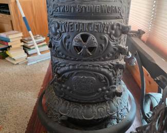 Detroit Stove Works Live Oak Jewel Cast Iron Stove second image