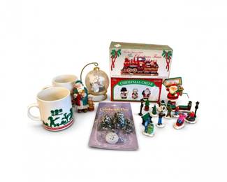 43 VintageChristmasVillageFigurinesSantaTrainLot