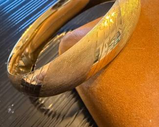 14k gold bangle bracelet