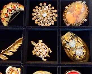 Hundreds of pieces of vintage jewelry!