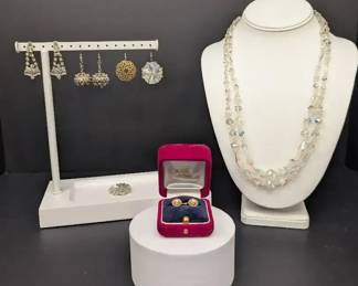 PM043 Antique Jewelry Collection