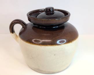 JM001 Roseville Stoneware Bean Pot