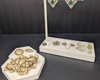 PM044 Antique Pins and Collar Embellishments