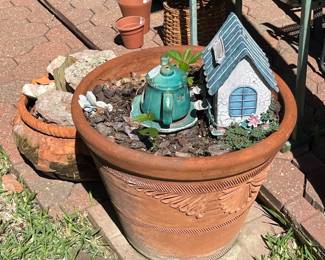 Did someone say yard art, an entire backyard filled with it, bring help