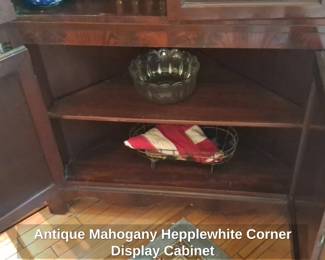 Antique Mahogany Hepplewhite Corner Display Cabinet sixth image