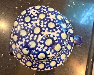 Polish Pottery Man in a Hat Salt and Pepper Shakers second image