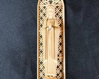 Madonna and Child Statuette with Gothic Niche third image