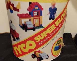 Tyco Super Blocks Piece Deluxe Building Set