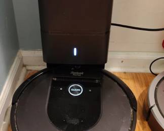 iRobot Roomba i  Robot Vacuum with Clean Base Automatic Dirt Disposal