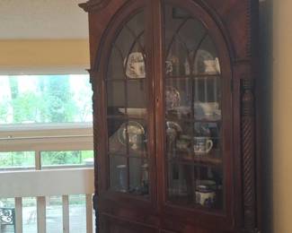 Antique Mahogany Hepplewhite Corner Display Cabinet third image