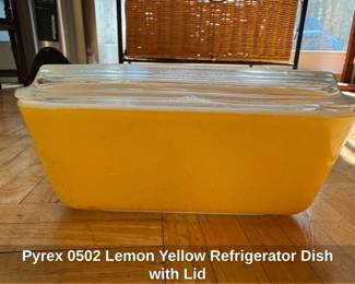 Pyrex Lemon Yellow Refrigerator Dish with Lid