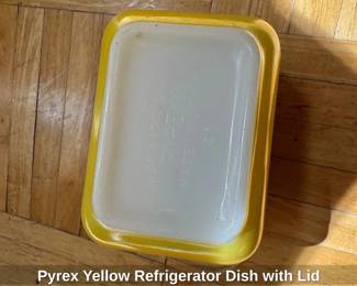 Pyrex Yellow Refrigerator Dish with Lid third image
