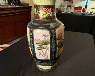 Chinese Famille Rose Porcelain Vase with Crackle Glaze