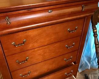 Lexington Furniture Vestiges of the Past Cherry Chest of Drawers second image
