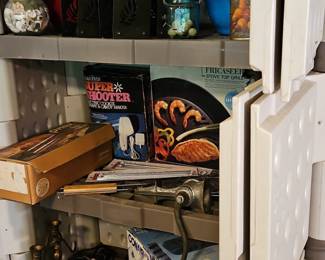 Assorted Household Items including WearEver Super Shooter and Fricaseer Stove Top Grill fifth image
