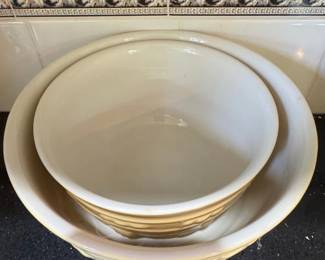 WilliamsSonoma Circus Animals Embossed Ceramic Canister and Mixing Bowl Set third image
