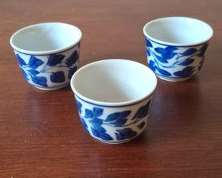 Japanese Blue and White Leaf Pattern Porcelain Cups Set of   Socha