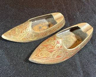 Vintage Brass Ashtrays in the form of Indian Mojaris with Red Enamel second image