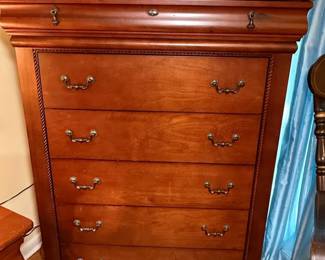 Lexington Furniture Vestiges of the Past Cherry Chest of Drawers