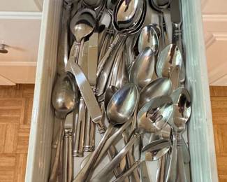 Oneida Community Tudor Plate Queen Bess Silverplate Flatware Set