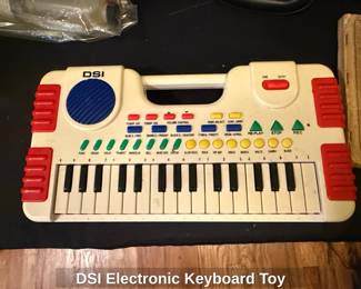 DSI Electronic Keyboard Toy B third image