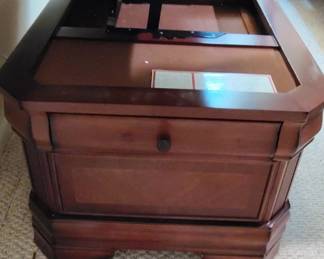 New Classic Furniture Sheridan Lift Top Cocktail Table fourth image