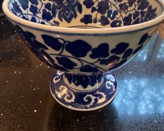 Blue and White Porcelain Pedestal Bowl with Lotus and Vine Motif third image